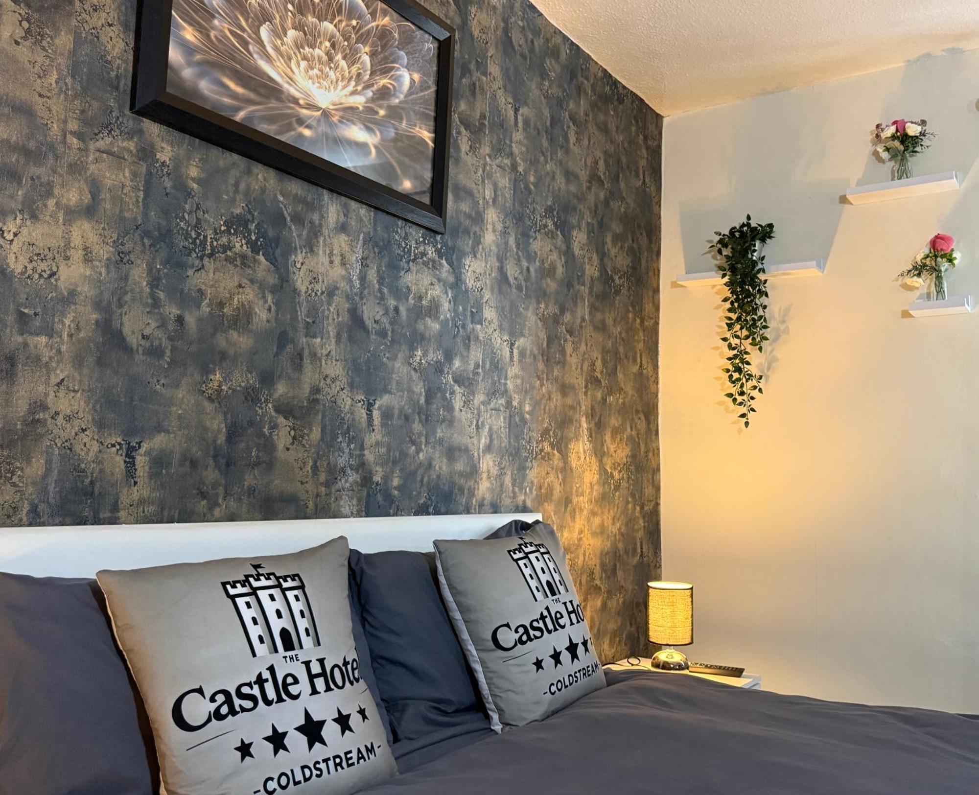 Self Check In Room Accommodation Only The Castle, Coldstream Exterior photo