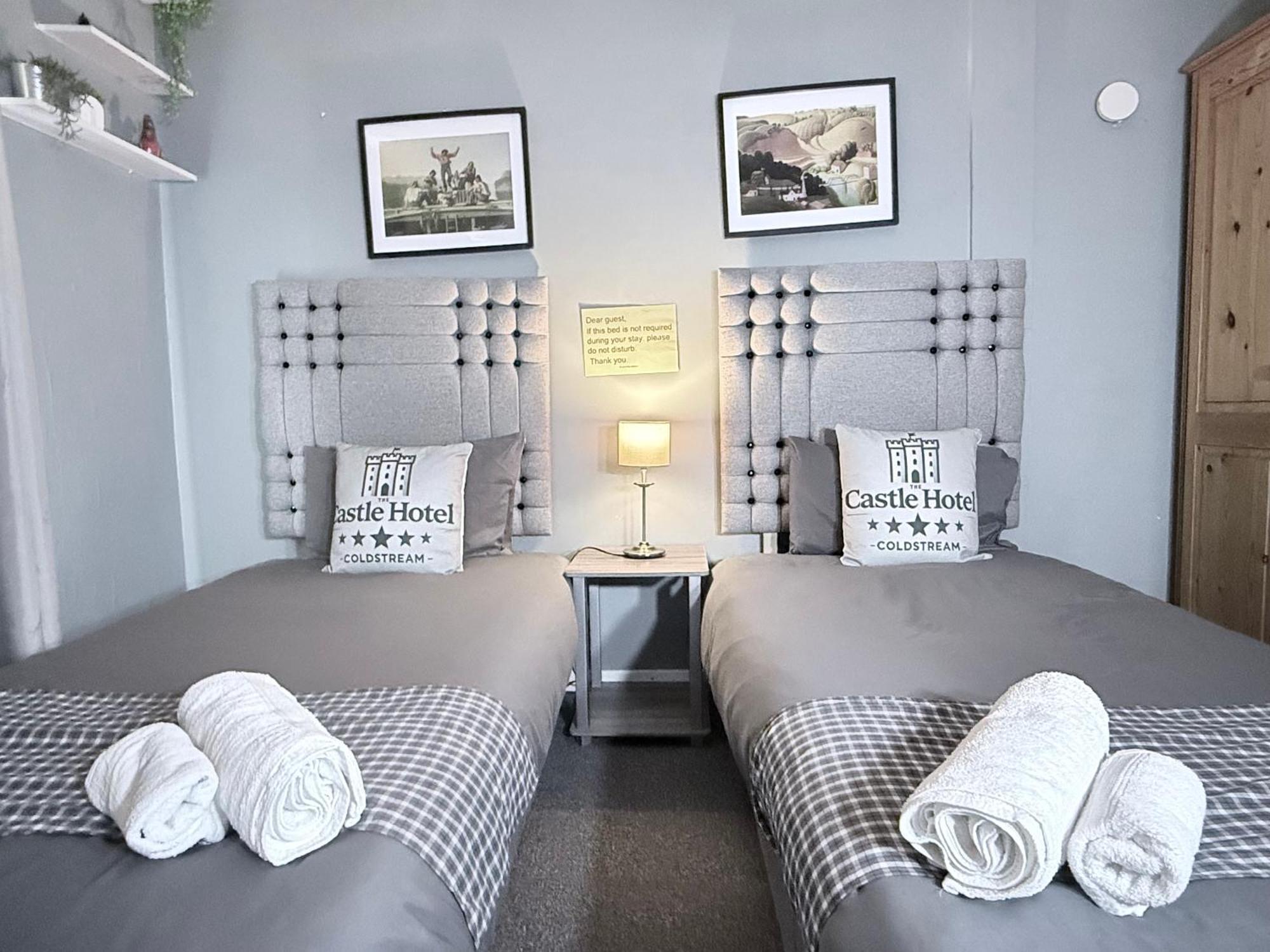 Self Check In Room Accommodation Only The Castle, Coldstream Exterior photo