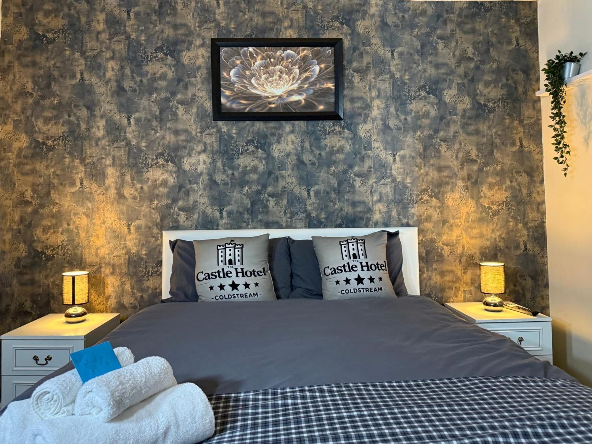 Self Check In Room Accommodation Only The Castle, Coldstream Exterior photo
