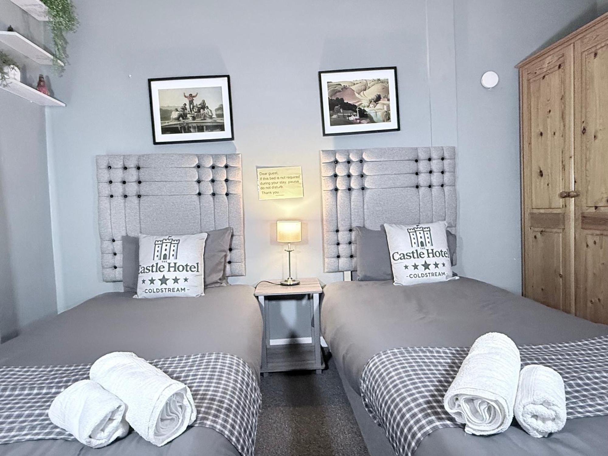 Self Check In Room Accommodation Only The Castle, Coldstream Exterior photo