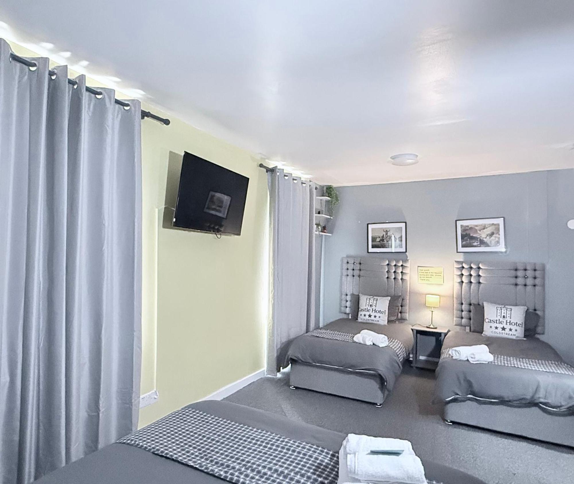 Self Check In Room Accommodation Only The Castle, Coldstream Exterior photo