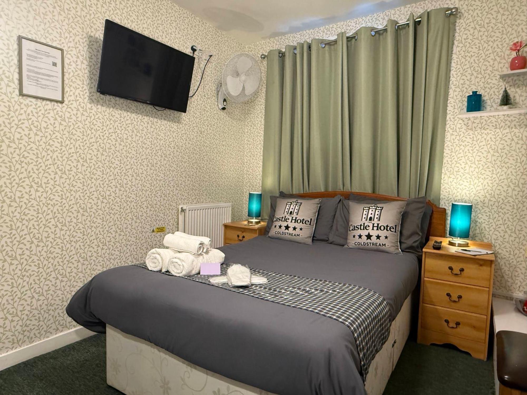 Self Check In Room Accommodation Only The Castle, Coldstream Exterior photo