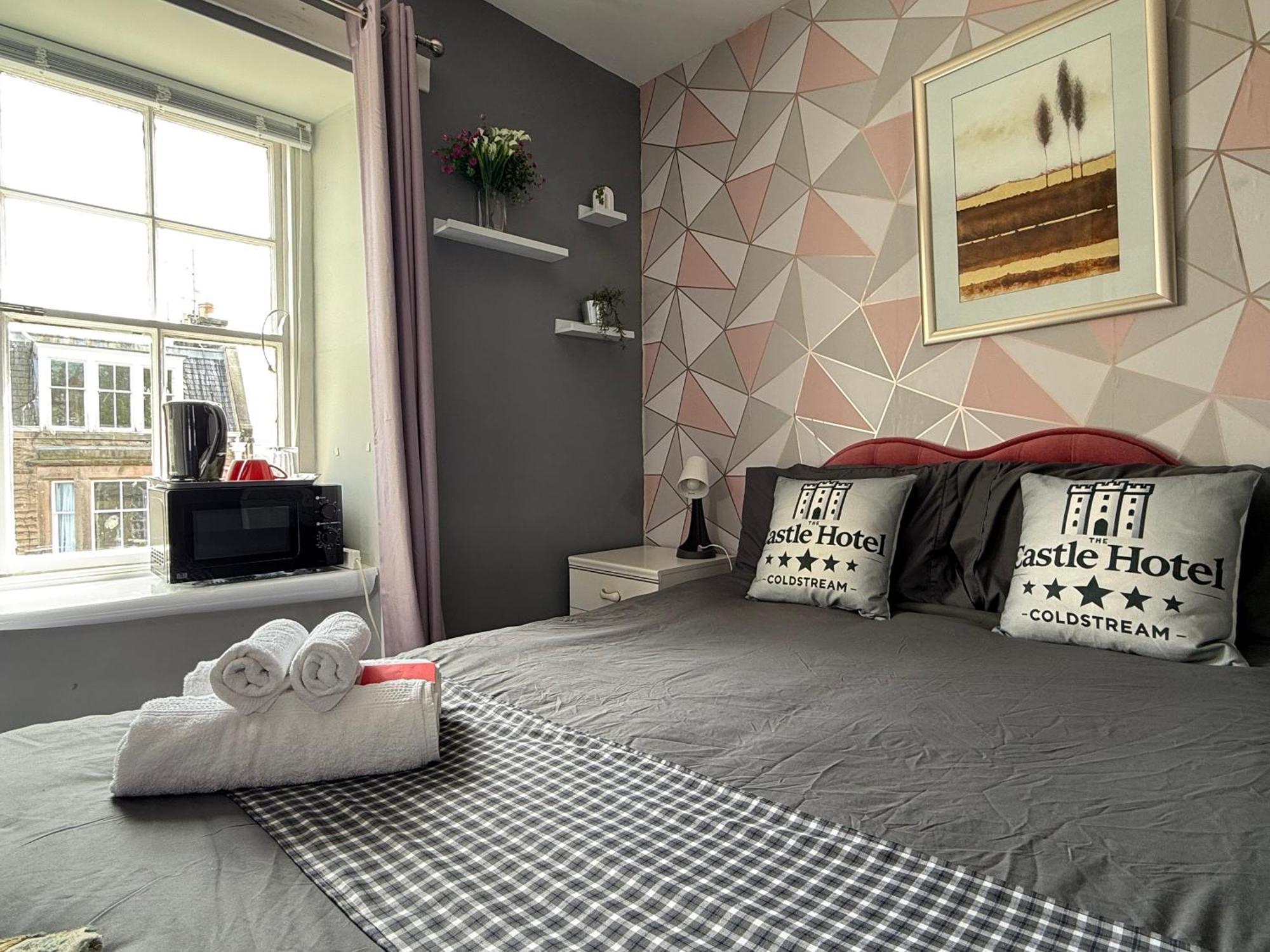 Self Check In Room Accommodation Only The Castle, Coldstream Exterior photo