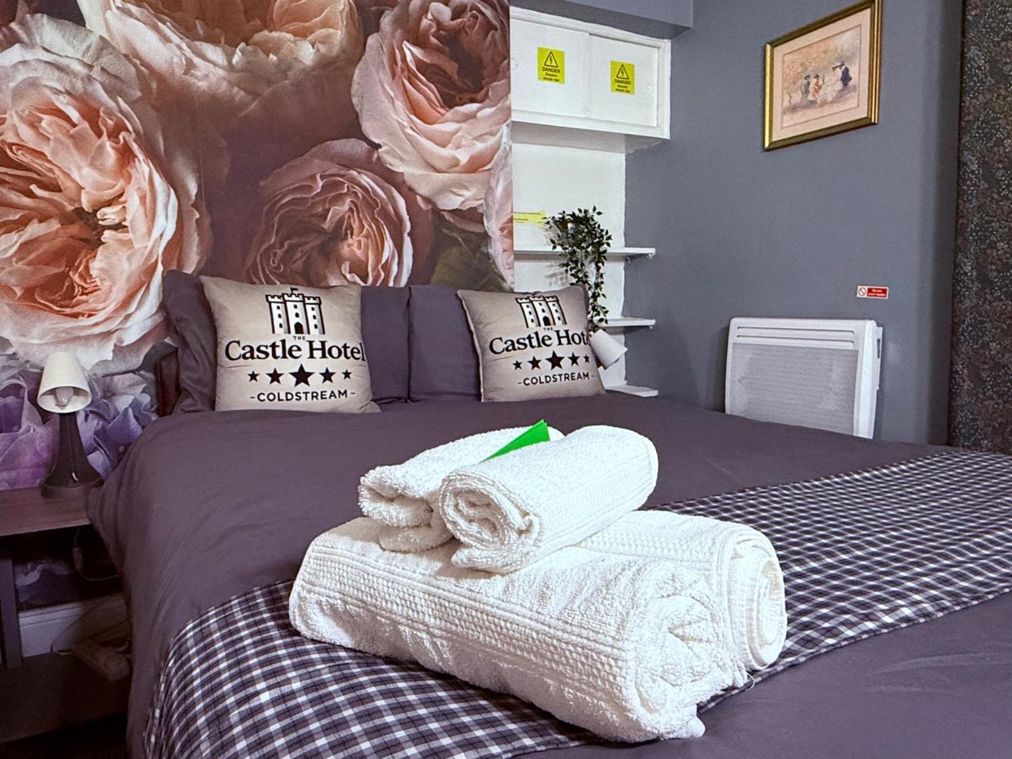 Self Check In Room Accommodation Only The Castle, Coldstream Exterior photo