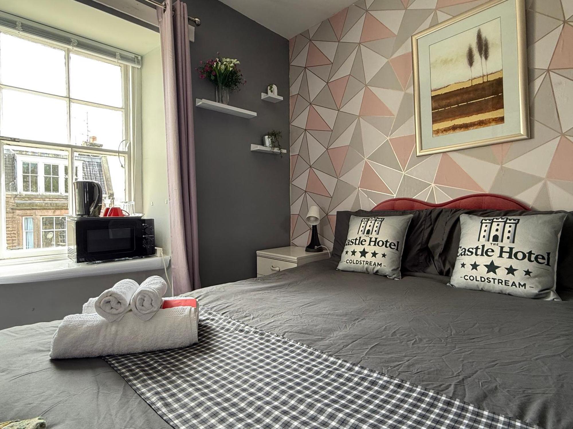 Self Check In Room Accommodation Only The Castle, Coldstream Exterior photo
